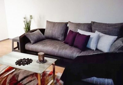Pension M14 Sofa und Couchtisch in Wohnung